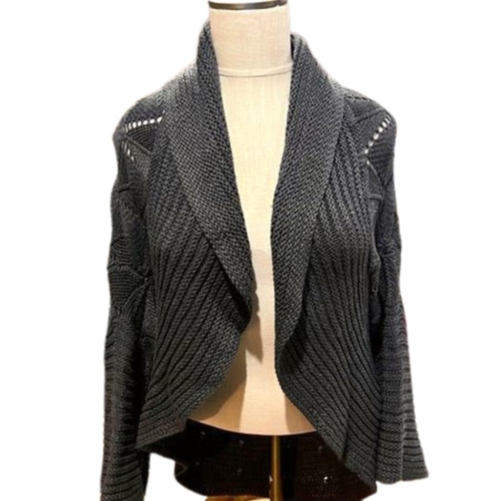 Venue gray sweater, open fringe front, size L